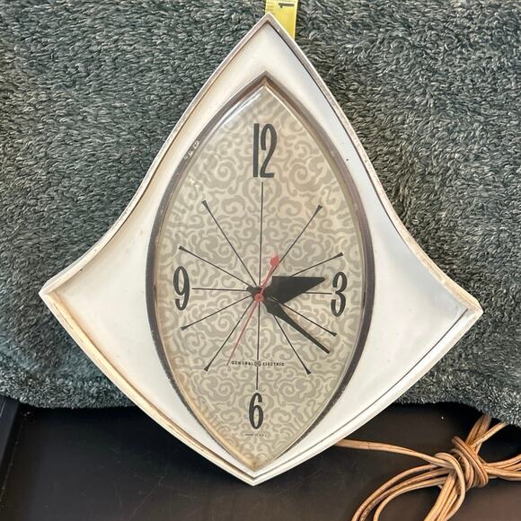 GE White Electric Atomic Wall Clock Model 2159 Works! - Picture 1 of 12